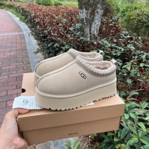 UGG Beige Platform Shoes - Picture 3 of 5